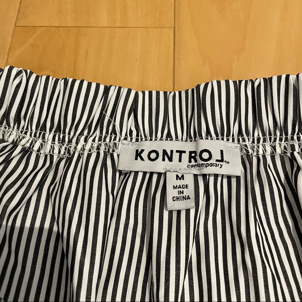 2 Women’s floral stripe blouses - Picture 3 of 5